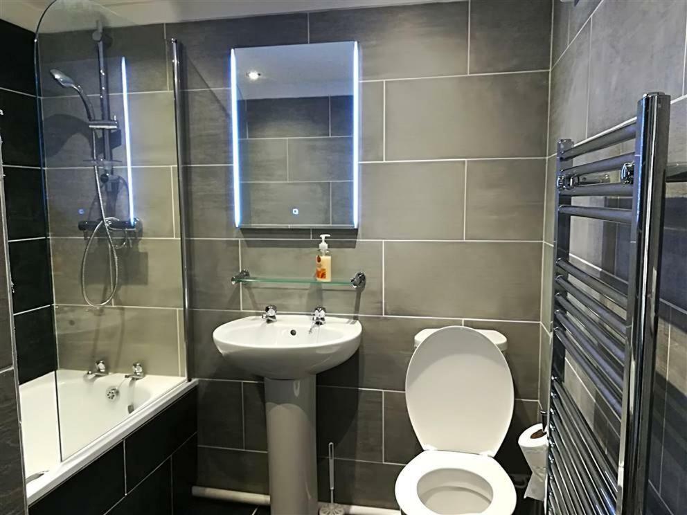 2 Bedroom Modern Apartment, Uplands, Σουόνσι Εξωτερικό φωτογραφία